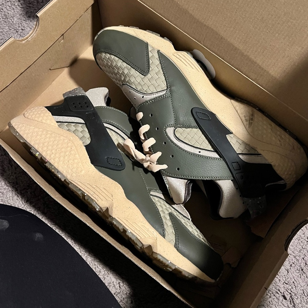 Nike men’s size 15 - Hurrache Cargo Khaki